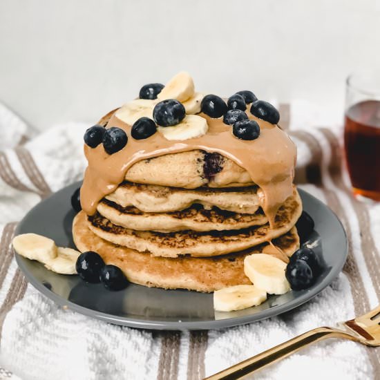 Easy Weekend Pancakes (vegan)