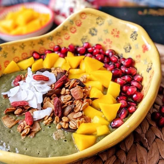 Green Spirulina Smoothie Bowl