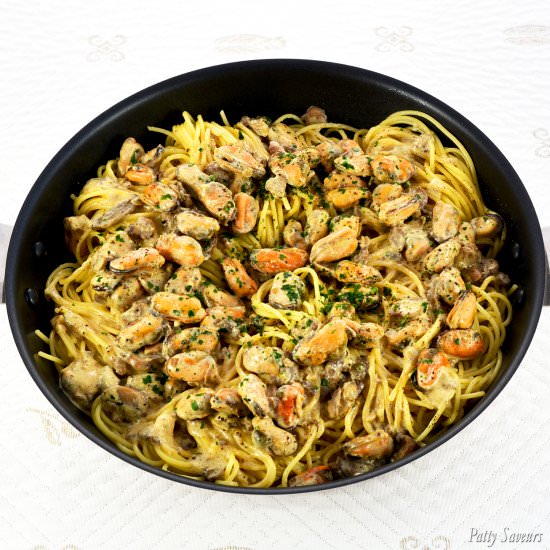 Pasta and Mussels Creamy Wine Sauce