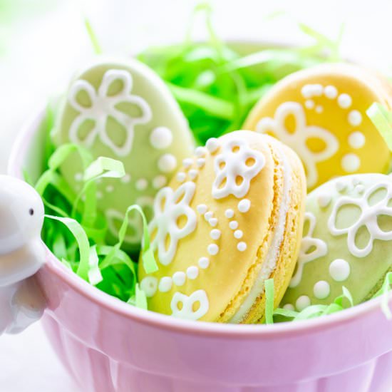 Macarons with White Chocolate-Mint