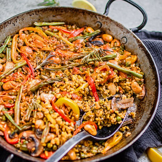 Authentic Spanish vegetable paella