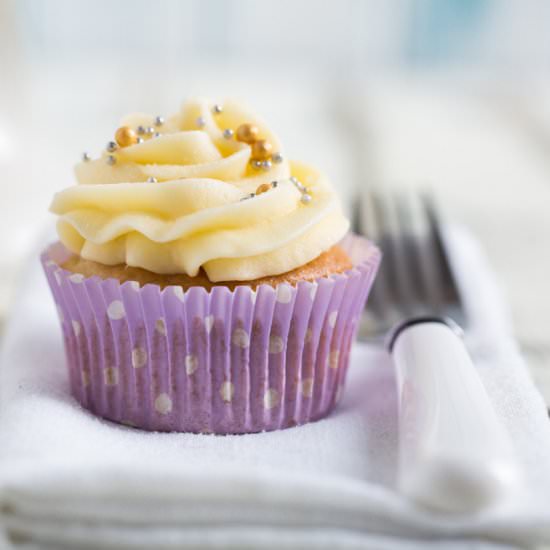 Easy Vegan Vanilla Cupcakes