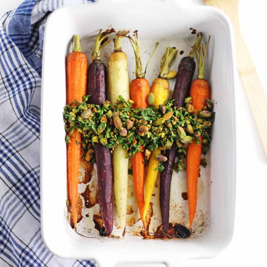 Roasted carrots with pistachio