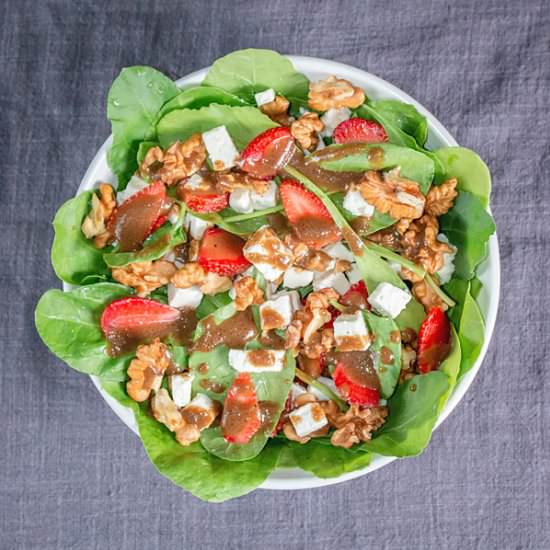 Balsamic spinach strawberry feta salad