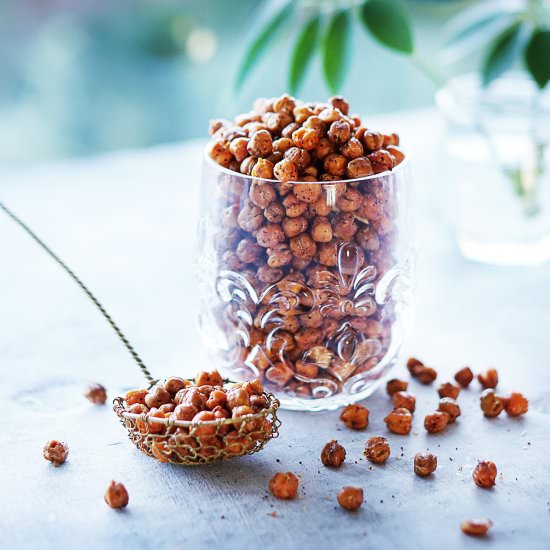 Spicy & Crispy Roasted Chickpeas
