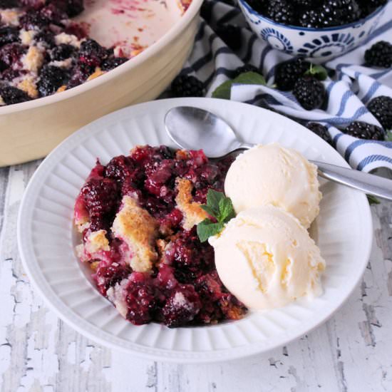 Easy Blackberry Cobbler