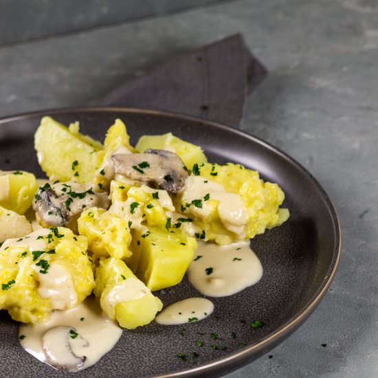 Dumplings, Potatoes with sauce