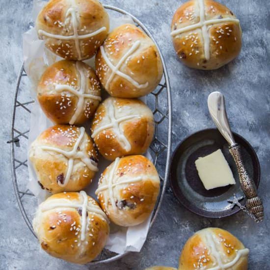 Hot cross buns (tangzhong method)