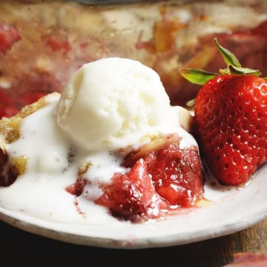 Low-Carb Strawberry Rhubarb Crisp