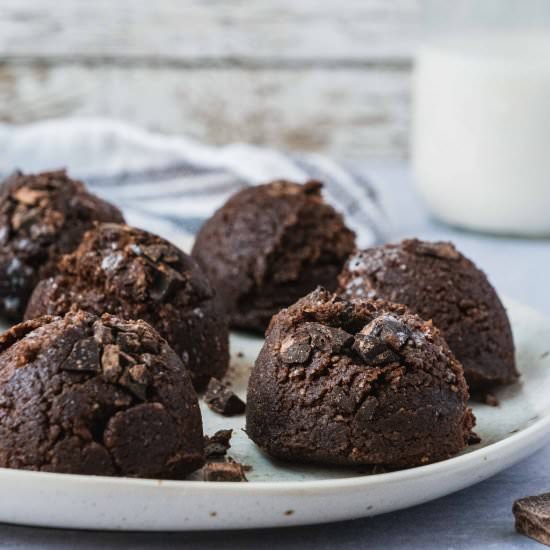 Raw Peanut Butter Chocolate Balls