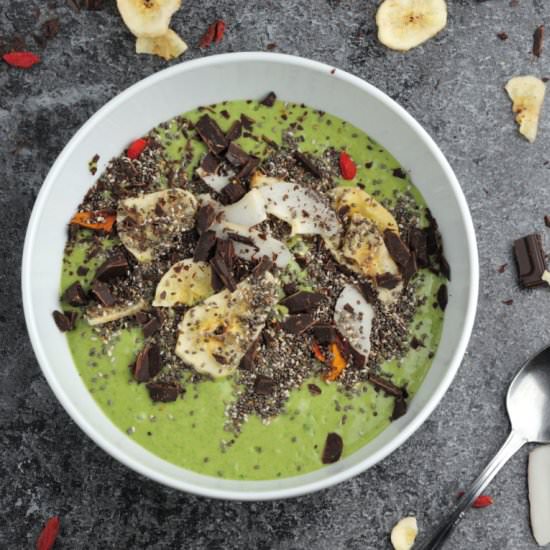 Green, creamy smoothie