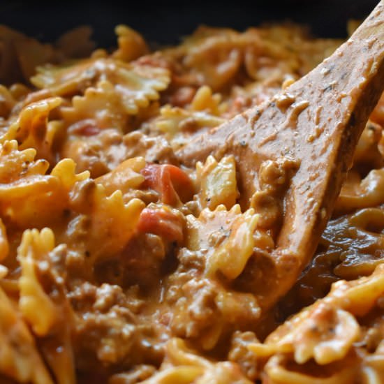 Creamy Red Pepper Pasta Skillet
