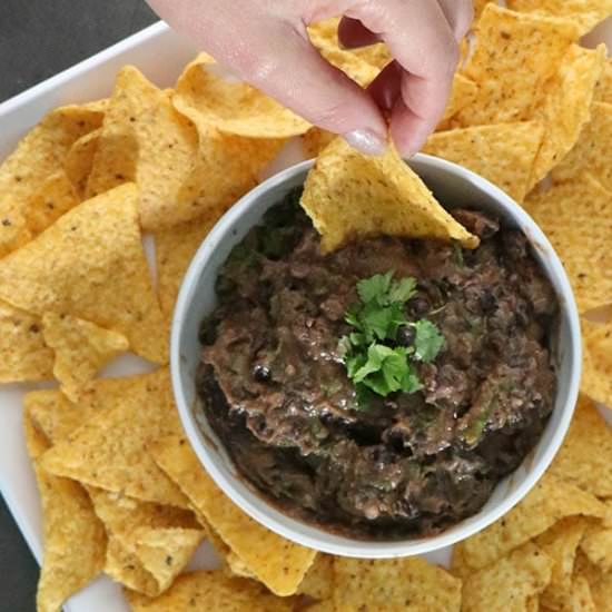 5-Ingredient Smoky Black Bean Dip