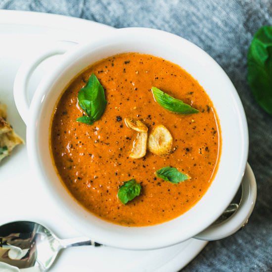 Toasted Garlic Tomato-Basil Bisque
