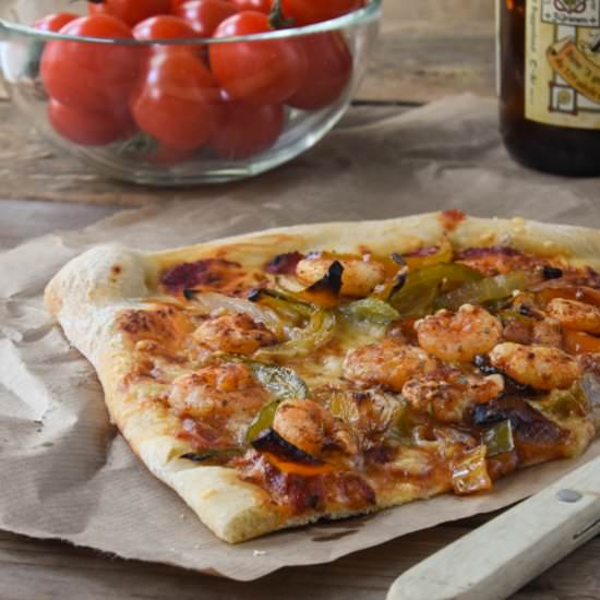 Pizza with prawns and peppers