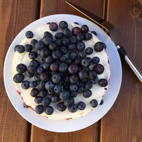 Berries and amaretti cheesecake