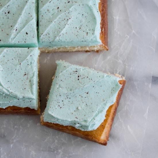 Vanilla Cake with Speckled Frosting