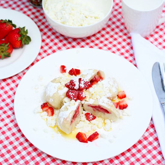 Strawberry sweet dumplings
