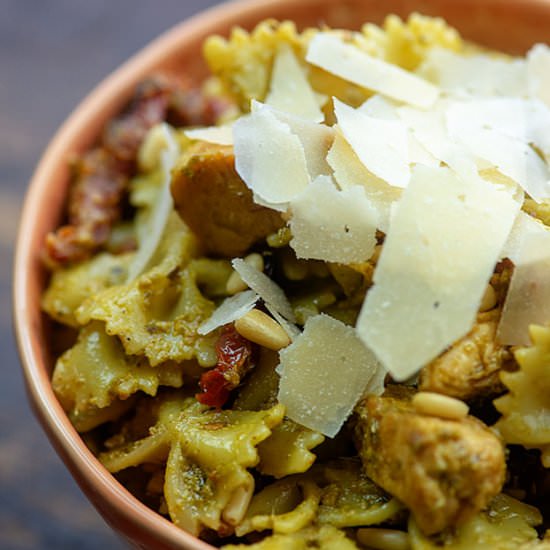 CHICKEN PESTO PASTA
