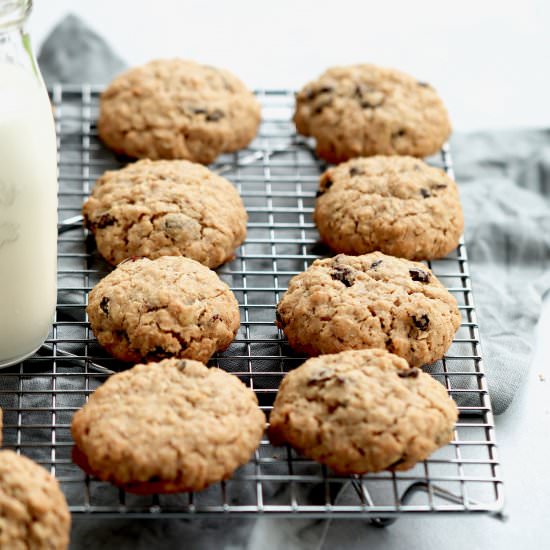 thick & chewy oatmeal raisin cookie