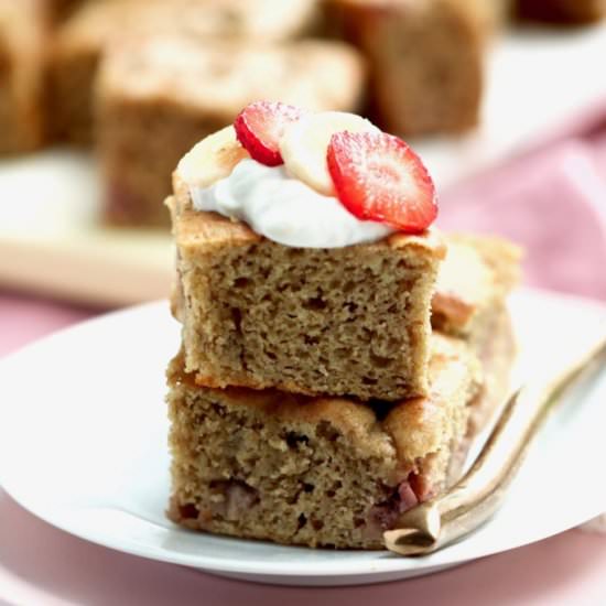 strawberry banana yogurt snack cake