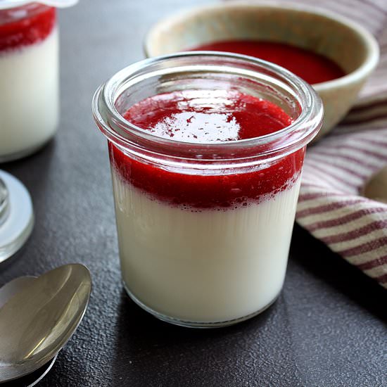 Vanilla panna cotta