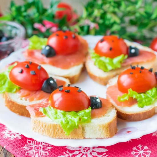 Salmon sandwiches «Ladybugs»