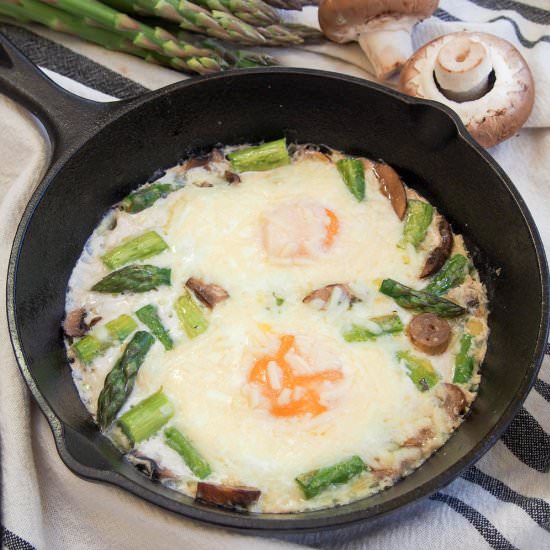 Baked eggs w/ mushroom & asparagus