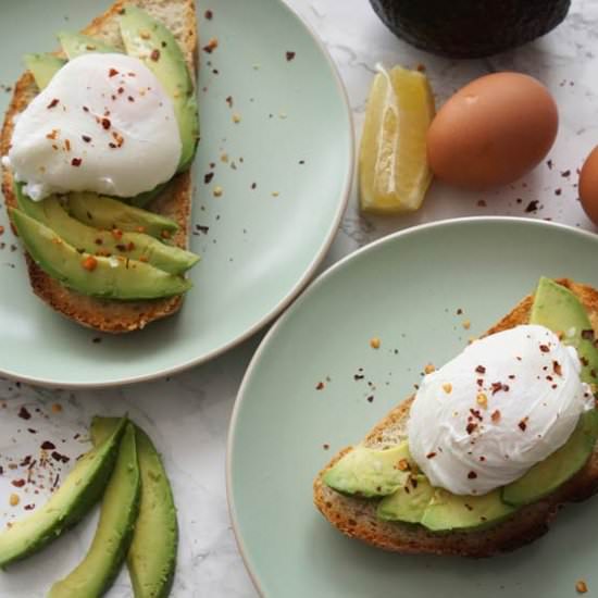 Simple Breakfast Idea: Avocado Egg