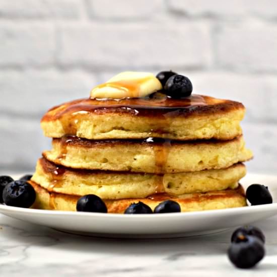 Easy Homemade Fluffy Pancakes