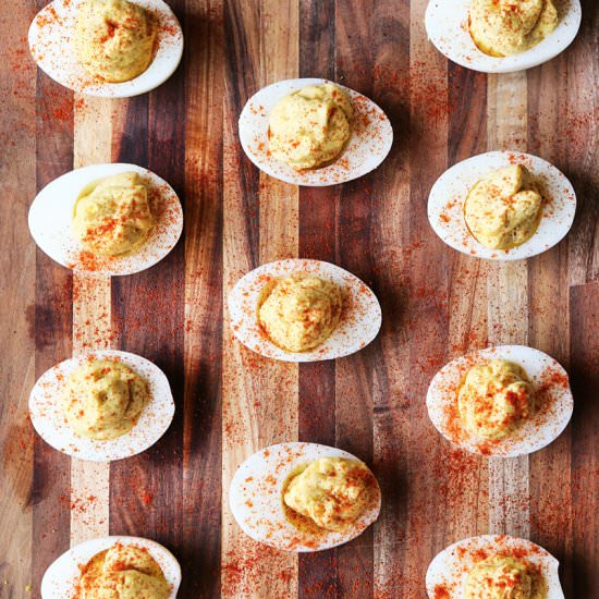 Classic Deviled Eggs Recipe {VIDEO}