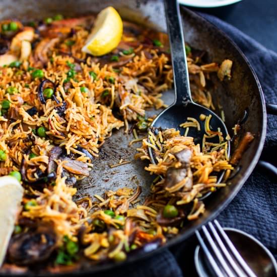 Vegan fideuà–Spanish noodle paella