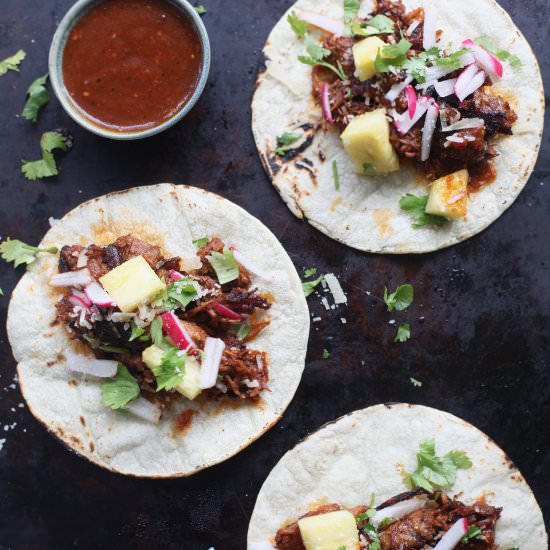 Slow Cooker Pork ‘Chilorio’ Tacos