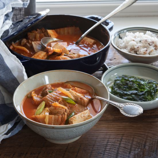Kimchi stew with tomatoes