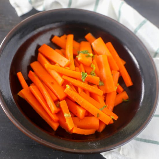 Easy Maple-Glazed Carrots
