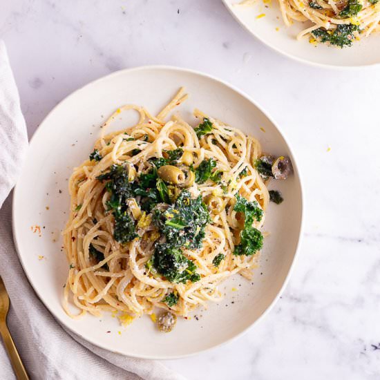 Roasted Garlic Spaghetti with Kale
