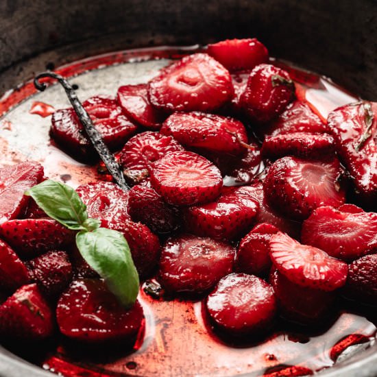 HOW TO ROAST STRAWBERRIES