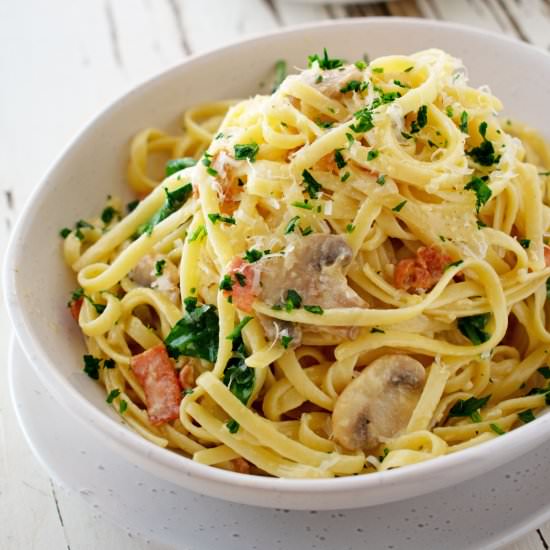 Creamy Mushroom and Bacon Linguine