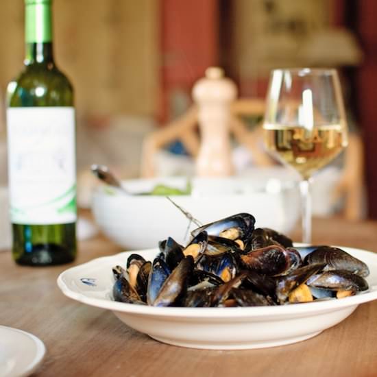 Cider and bacon mussels