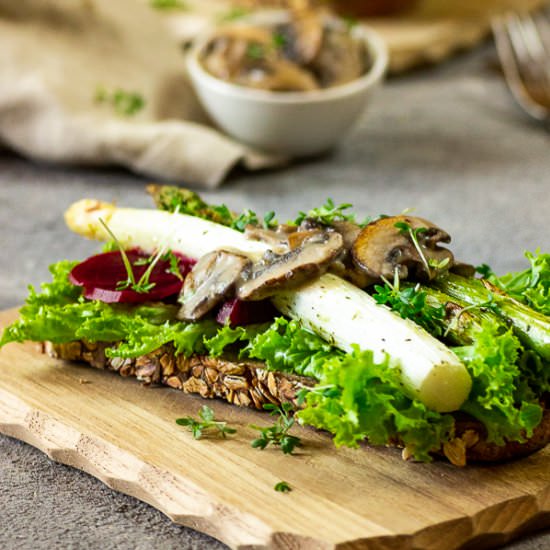 Asparagus Gourmet Toast