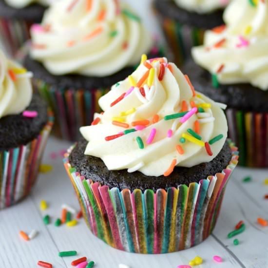 Chocolate Cupcakes Vanilla Frosting