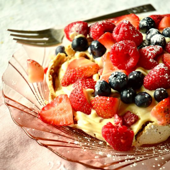 Pavlova Meringue with Berries