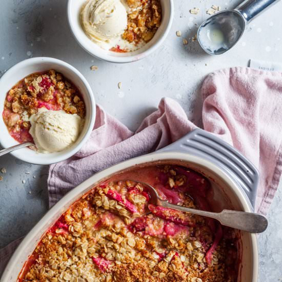 Warm Vanilla Rhubarb Crisp