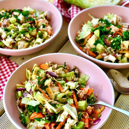Salmon and crudités salad