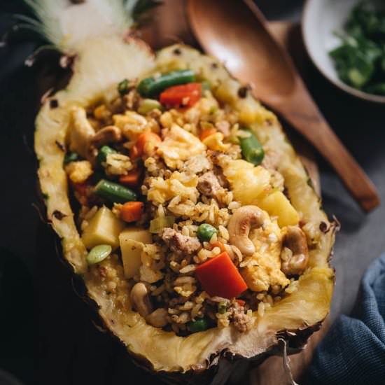 Easy Pineapple Fried Rice (菠萝炒饭)