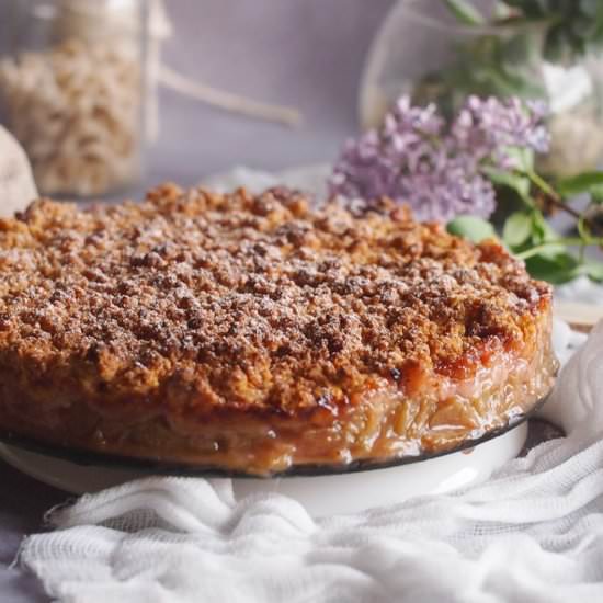 Rhubarb almond crumble