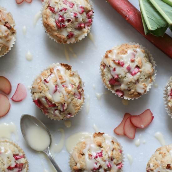 Sweet-Sour Rhubarb-Muffins