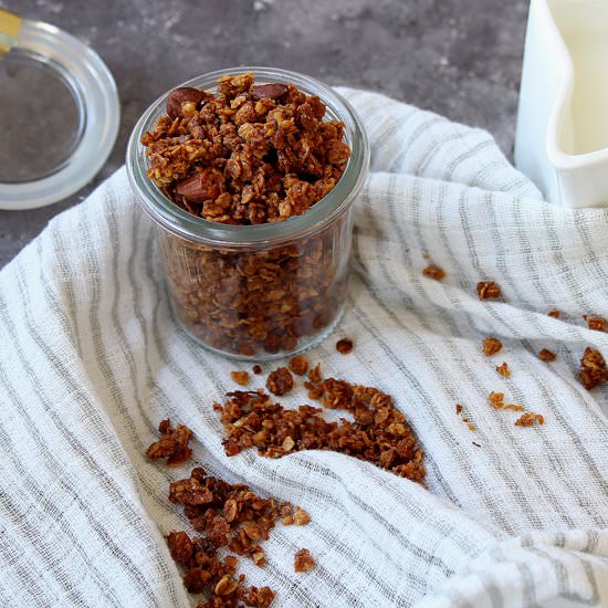 Crunchy almond granola