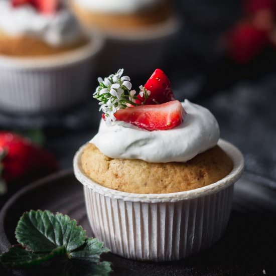 Balsamic Strawberry Yogurt Cupcakes
