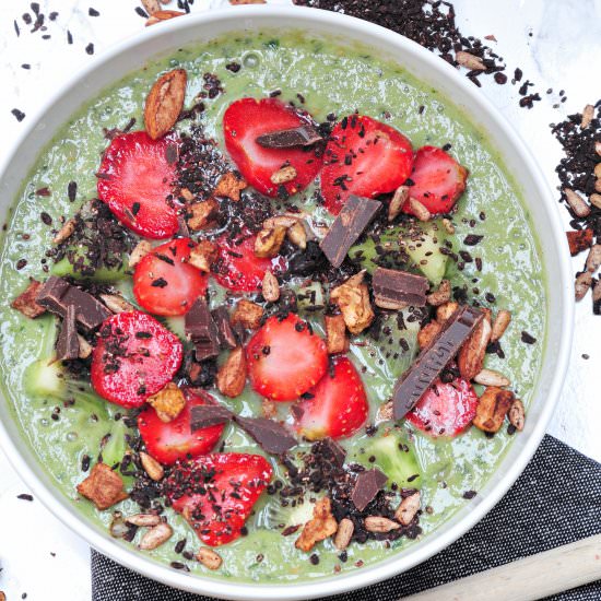 Green smoothie with chocolate